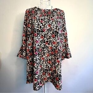 Hailey & Co. floral top w/three-quarter length bell sleeves, Sz L. Preowned. EUC